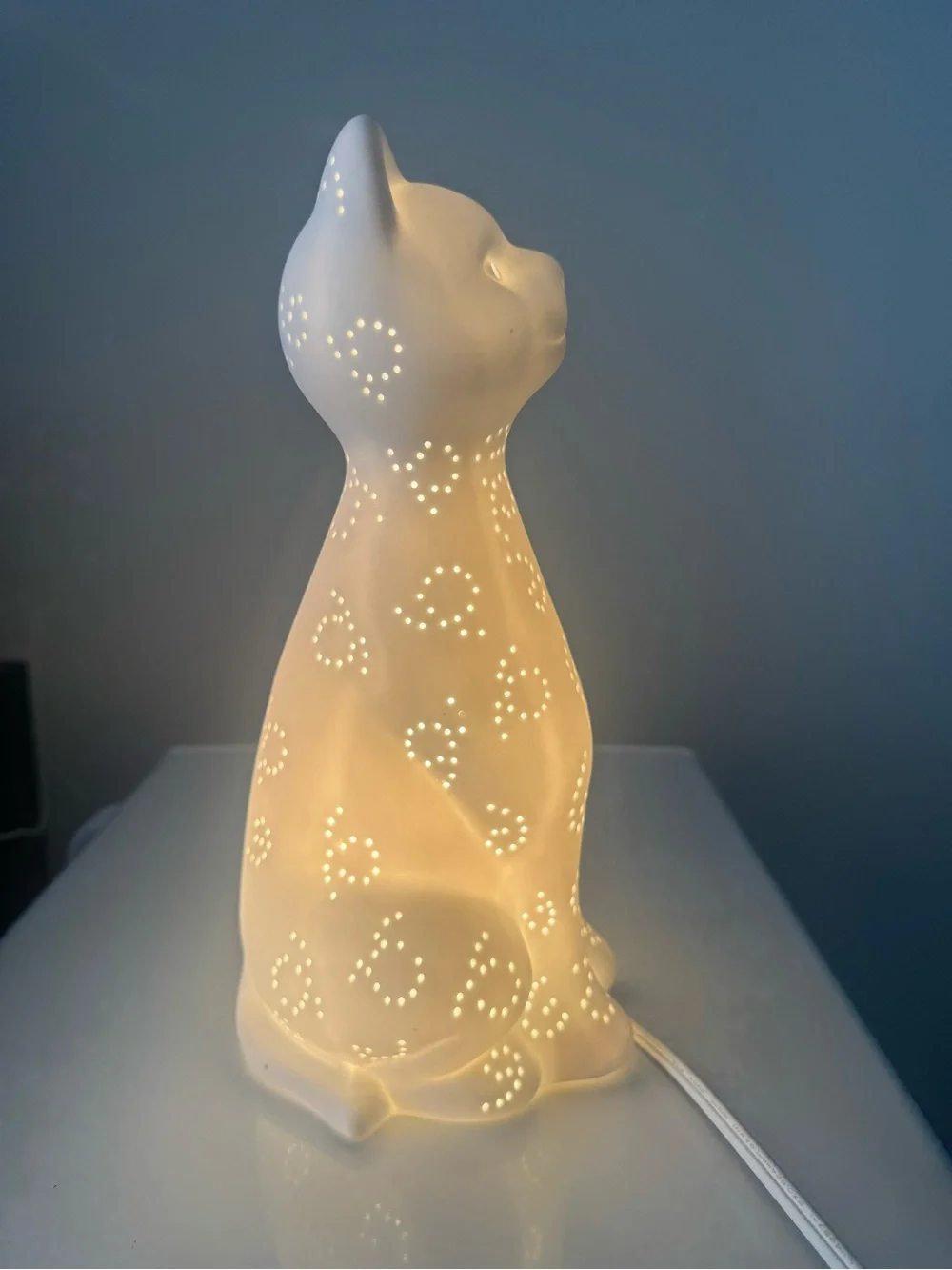 White Porcelain Cat Table Lamp